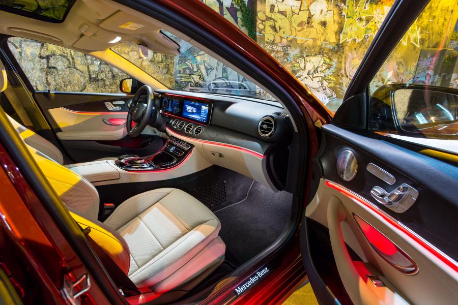  Mercedes-Benz E300 Avantgarde Line 2016 года  (фото 25 из 26)